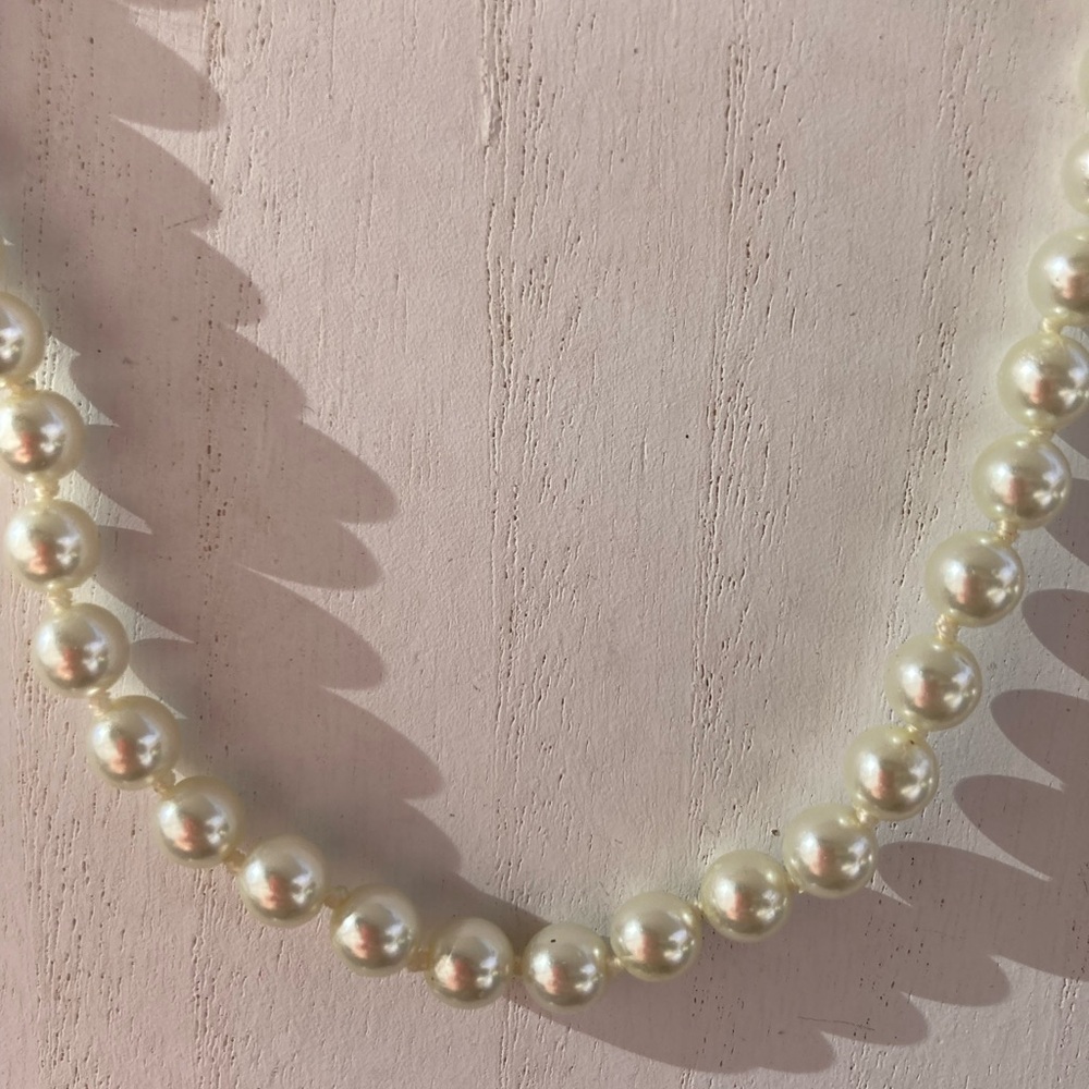 Faux Pearl Necklace White beads 16” long - Picture 3 of 9